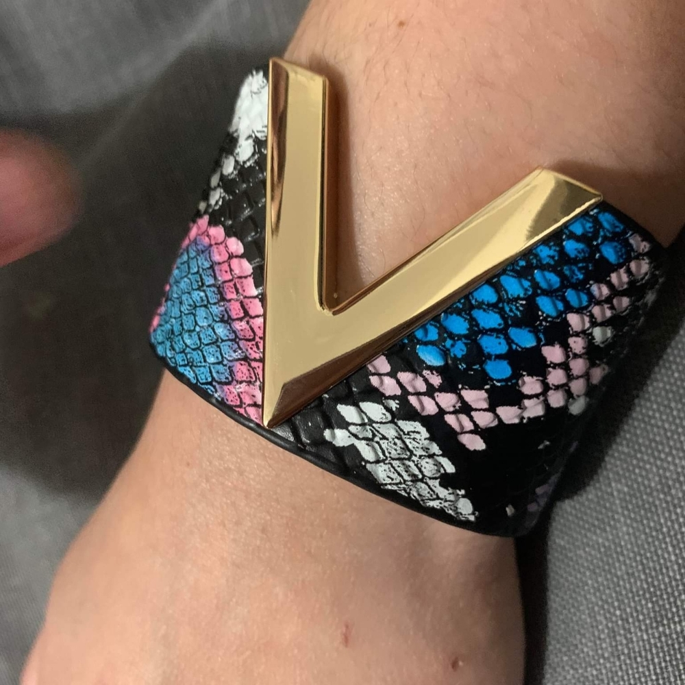Fashion Colorful snake pattern “V" Cuff